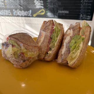 1/2 Sándwich Vegetal (Und)