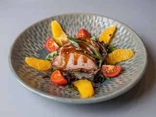 Ensalada de pato crujiente