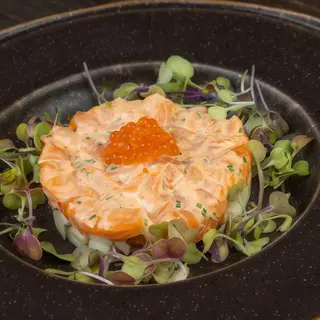 Tartar de salmón e ikura 