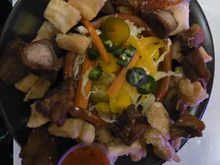 Yuca frita con chicharron