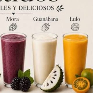 Zumos naturales con agua mora