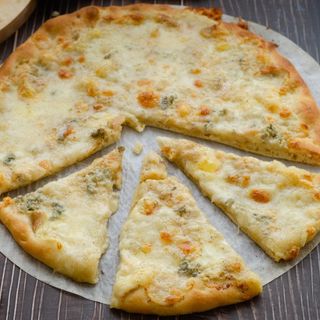 Pizza familiar 40cm Cuatro Quesos