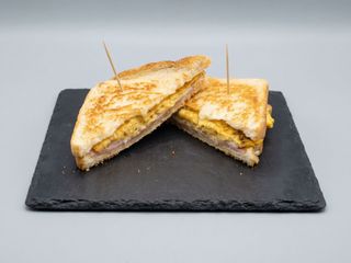 SÁNDWICH MIXTO CON TORTILLA