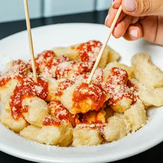 Scazzuoppoli al pomodoro (ración)