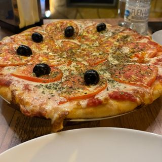 Pizza estilo argentino napolitana (35 cm.)