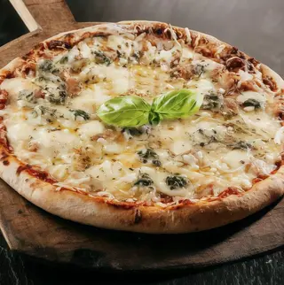 Pizza de 4 quesos (30 cm.)