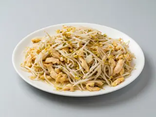 Pollo con brotes de soja