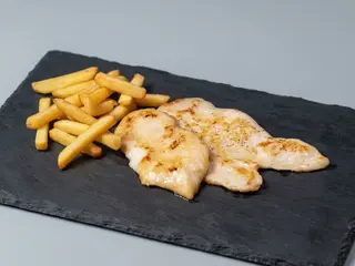 Pechuga de pollo a la plancha con patatas