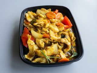 Pollo con salsa curry