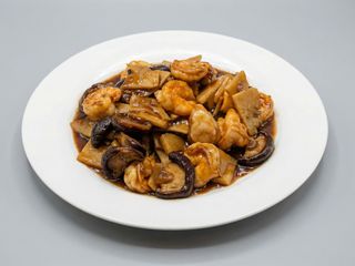 99. Gambas con bambú y setas chinas