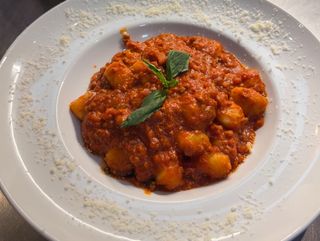 Gnocchi a la boloñesa