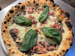 Pizza salsiccia al tartufo