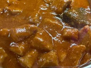 Ración de carne con tomate