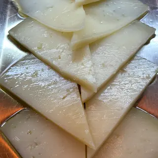 Ración de queso manchego