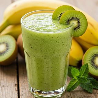 Smoothie kiwi, naranja y plátano