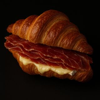 Croissant de Jamon Ibérico y Brie