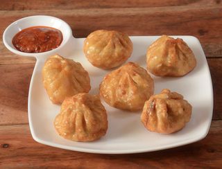 Momo frito (6 pzs.)