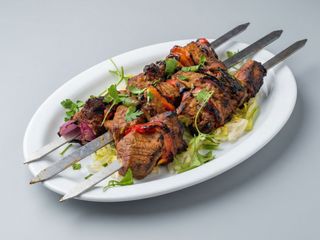 Brocheta De Pollo Con Verduras Al Carbón