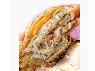 Empanada de jamón queso y champiñones