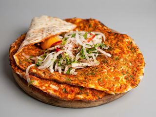 Lahmacun mixto completo