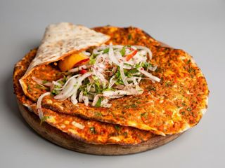 Lahmacun mixto completo