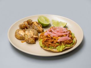 Tostada de cochinita pibil