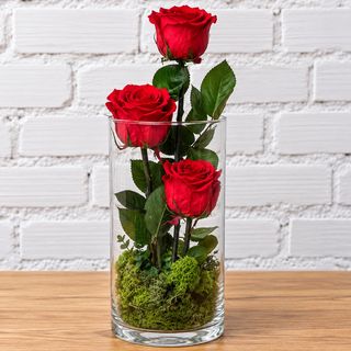 ARREGLO CON TRES ROSAS PRESERVADAS