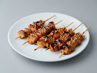 Yakitori de pollo