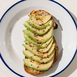 Tostada con aguacate