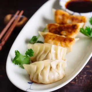 Gyoza de carne a la plancha (5 uds.)