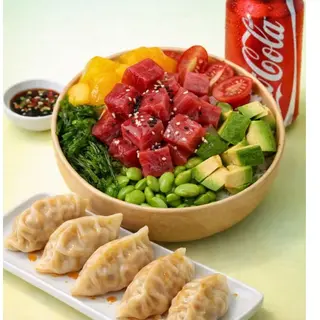 Poke atún + Gyoza de carne a la plancha más una coca-cola