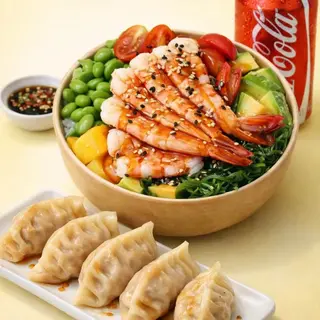 Poke de langostino + guoza de carne y una coca-cola