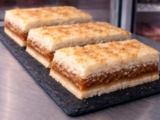 Tarta de coco y dulce de leche