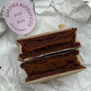 Alfajor de Dulce de Leche con Cobertura de Chocolate Blanco