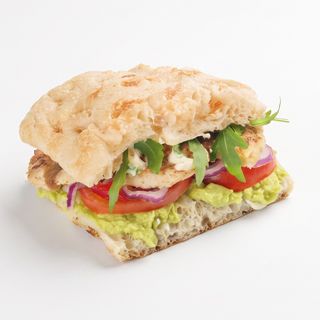 Focaccia De Aguacate Y Pollo