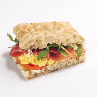 Focaccia Huevos Revueltos Y Jamón