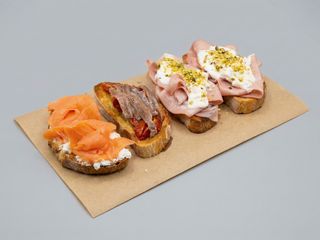 Bruschetta de queso fresco