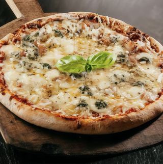 Pizza 4 quesos (30 cm.)