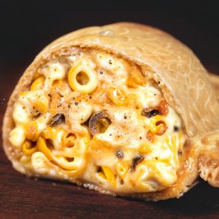 Empanada de provolone y olivas (1 ud.)