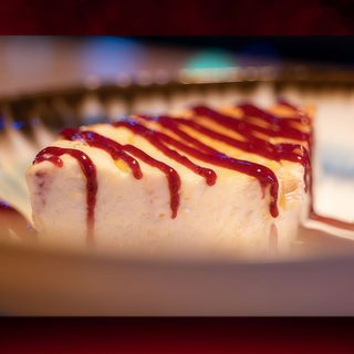 Tarta de queso con fresa (porción)