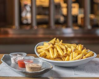 Patatas tres salsas