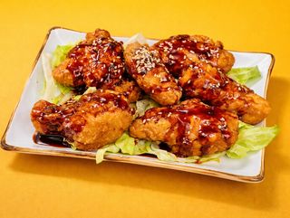 N6.Alitas de pollo con salsa tradicional coreana (250 g.)