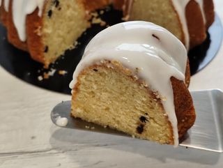 Bizcocho con glaseado de limon