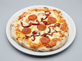 Pizzas pepperoni y pimientos