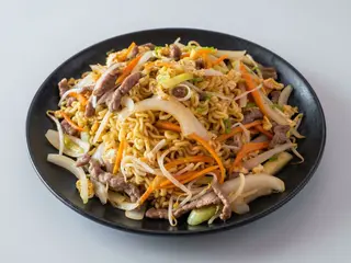 tallalines frito con ternera牛肉炒面