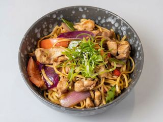 Tallarin saltado de pollo