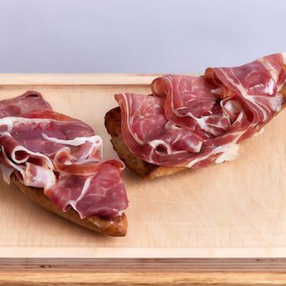Tostada con jamón