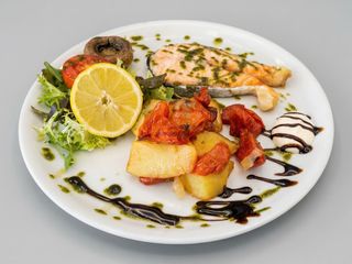 Salmón al Horno con Verduras