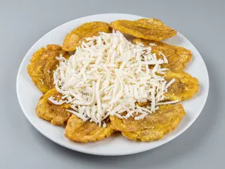 Patacones con Yuca y Queso