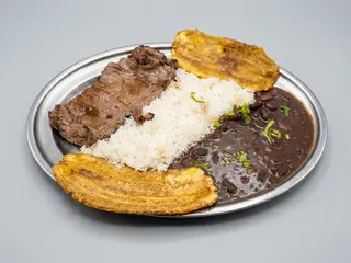 Carne con menestra